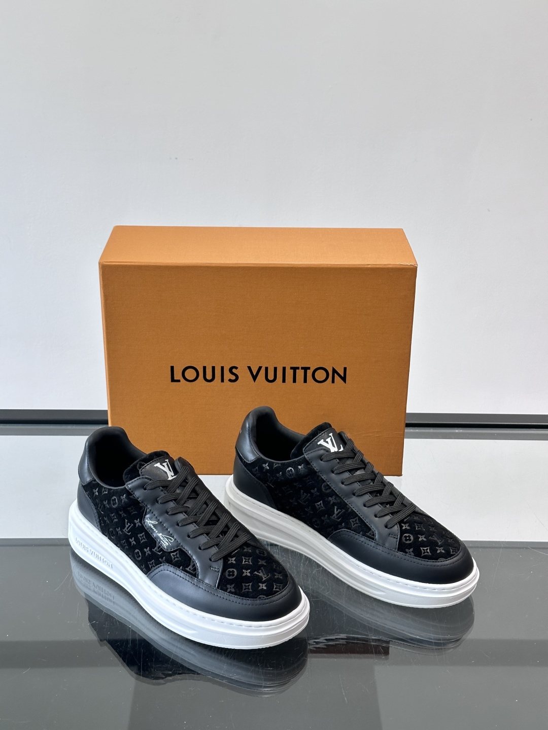 Louis Vuitton Embossed Low-Top Sneakers - Embossed Patterned Leather And Suede Upper